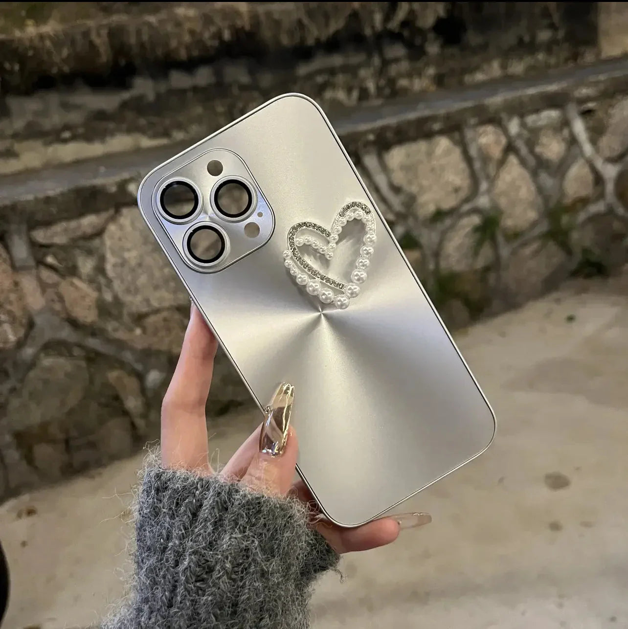 📱✨Ekskluzywne etui laserowe Aurora CD Pattern Love Heart z łańcuszkiem na iPhone'a