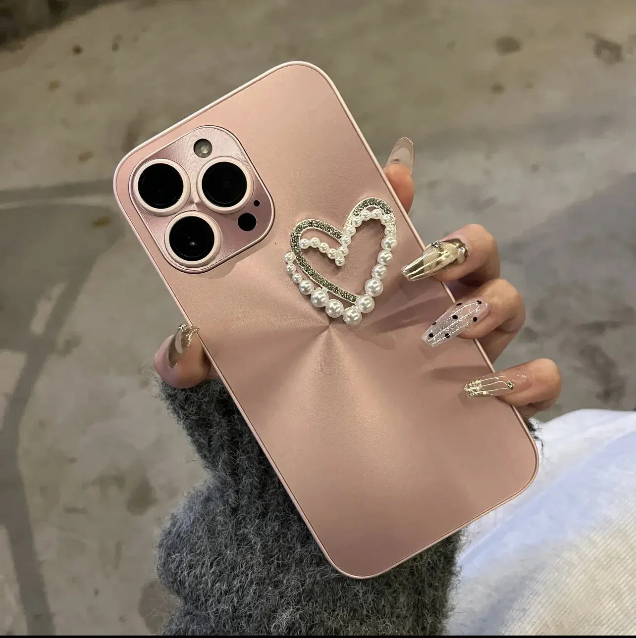 📱✨Ekskluzywne etui laserowe Aurora CD Pattern Love Heart z łańcuszkiem na iPhone'a