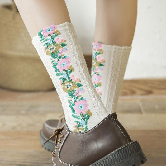 🔥🔥(5 pairs)Vintage style socks with embroidered flowers