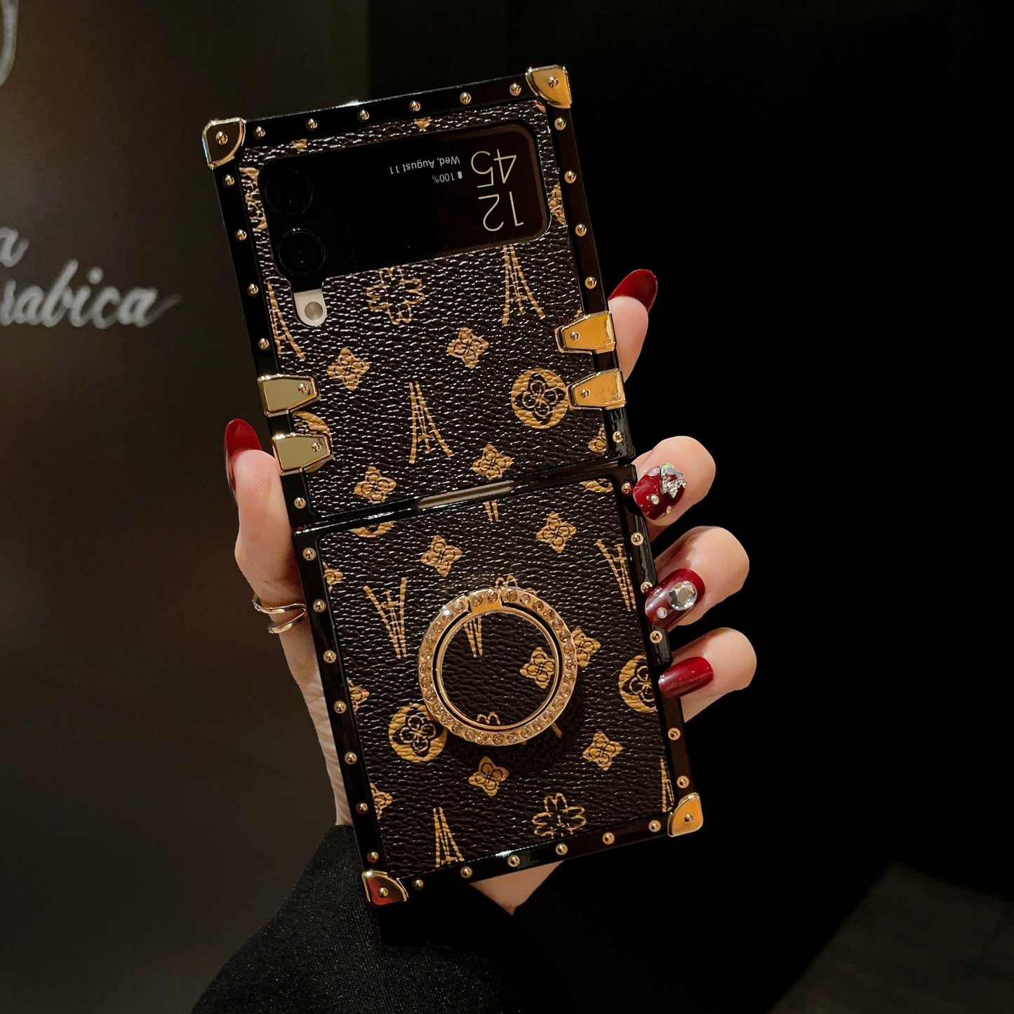 Anti-fall phone case with trendy pattern bracket