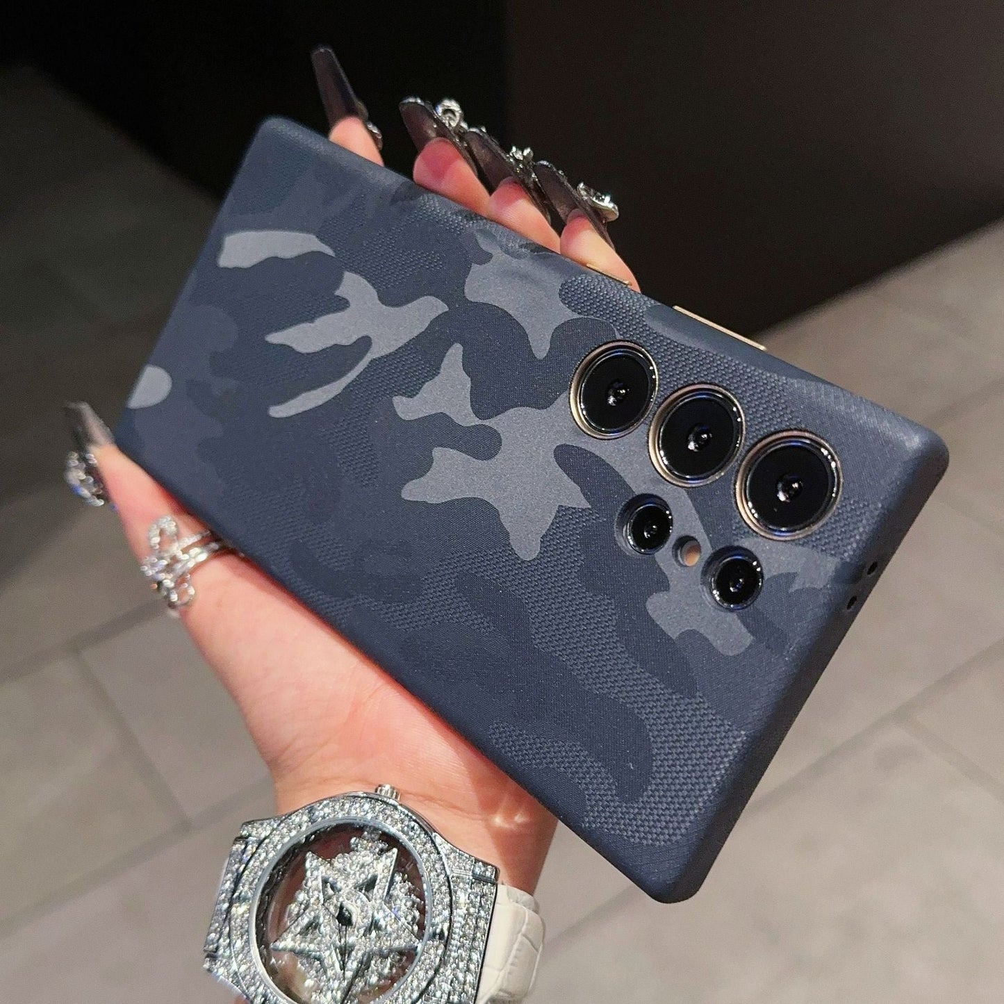 Funda magnética con estampado de camuflaje ilusorio - Samsung