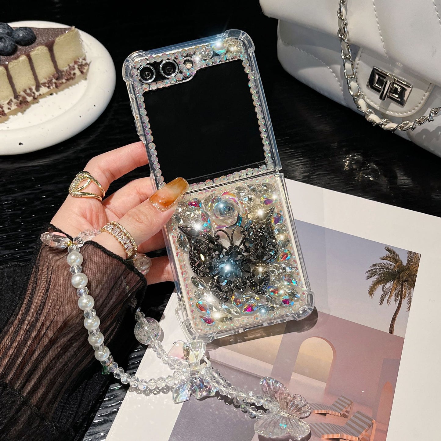 Capa de celular com borboleta e diamante e pulseira para Galaxy Z Flip 3/Galaxy Z Flip 4/Galaxy Z Flip 5/Galaxy Z Flip 6