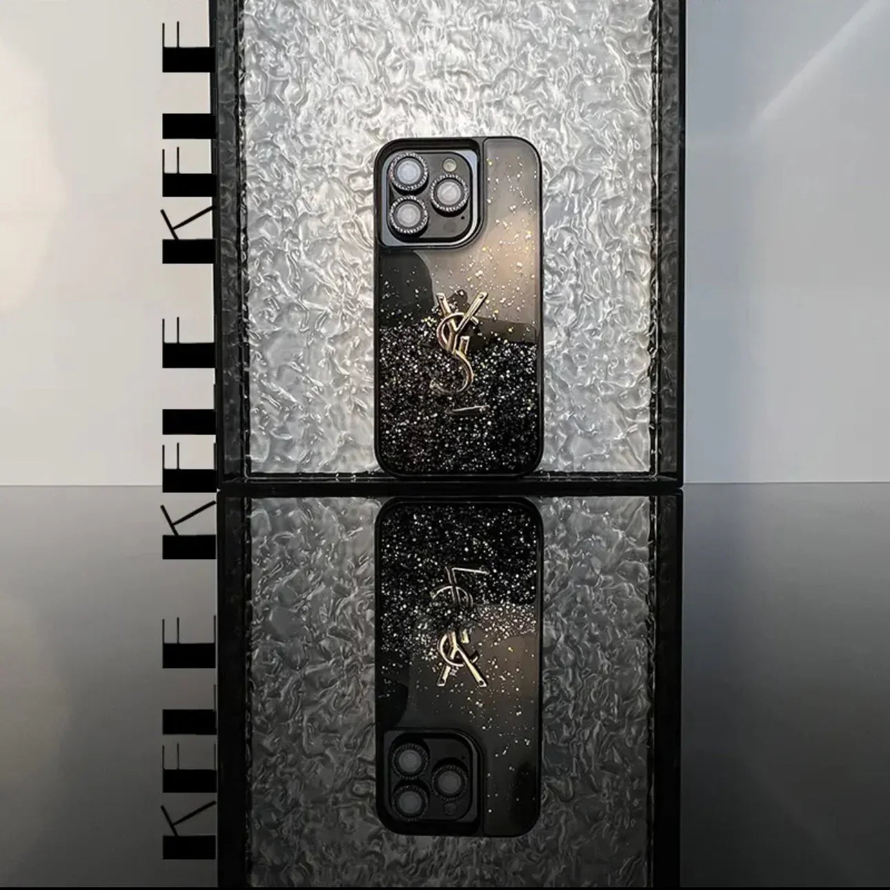 Etui na iPhone'a YSL Shine x Mono (3/4 z łańcuszkiem)