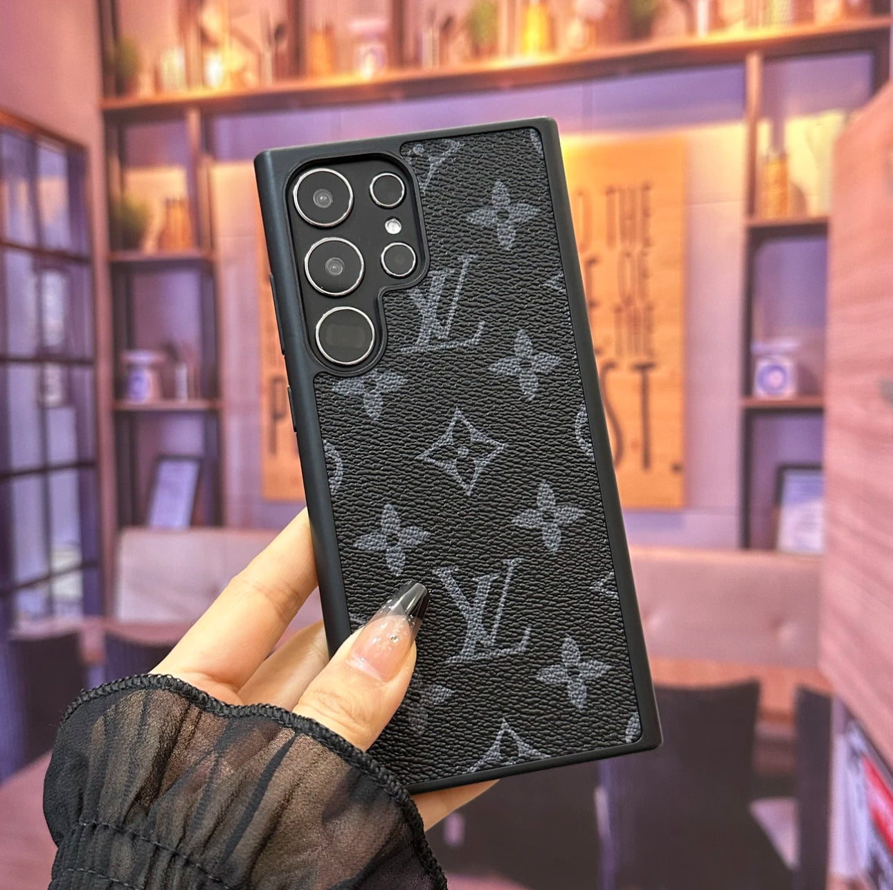 Casing Kulit LV Monogram: Perlindungan Elegan untuk Samsung