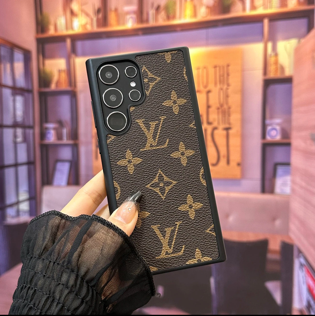 Casing Kulit LV Monogram: Perlindungan Elegan untuk Samsung