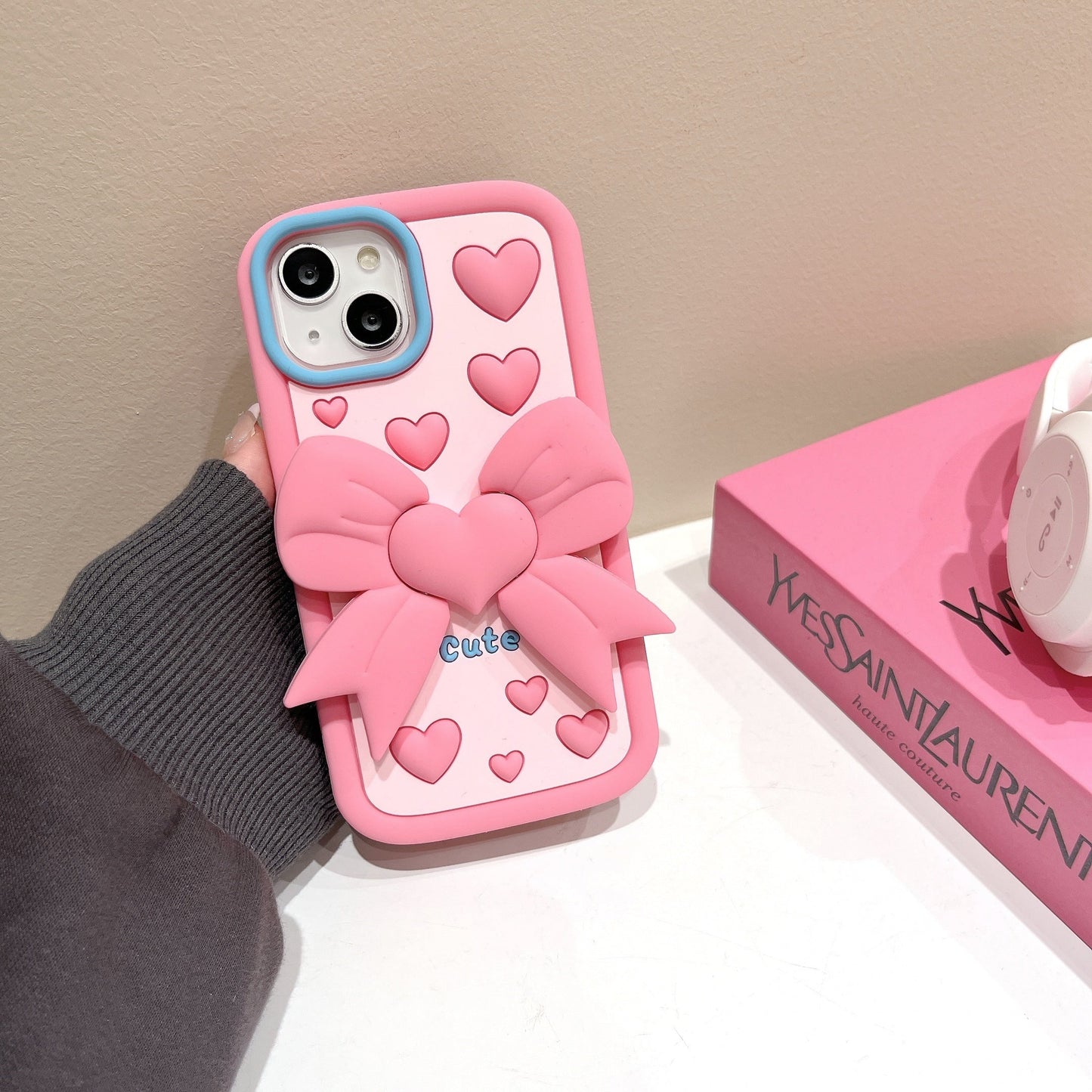 Etui 3D Love Heart Butterfly Bracket na iPhone'a 